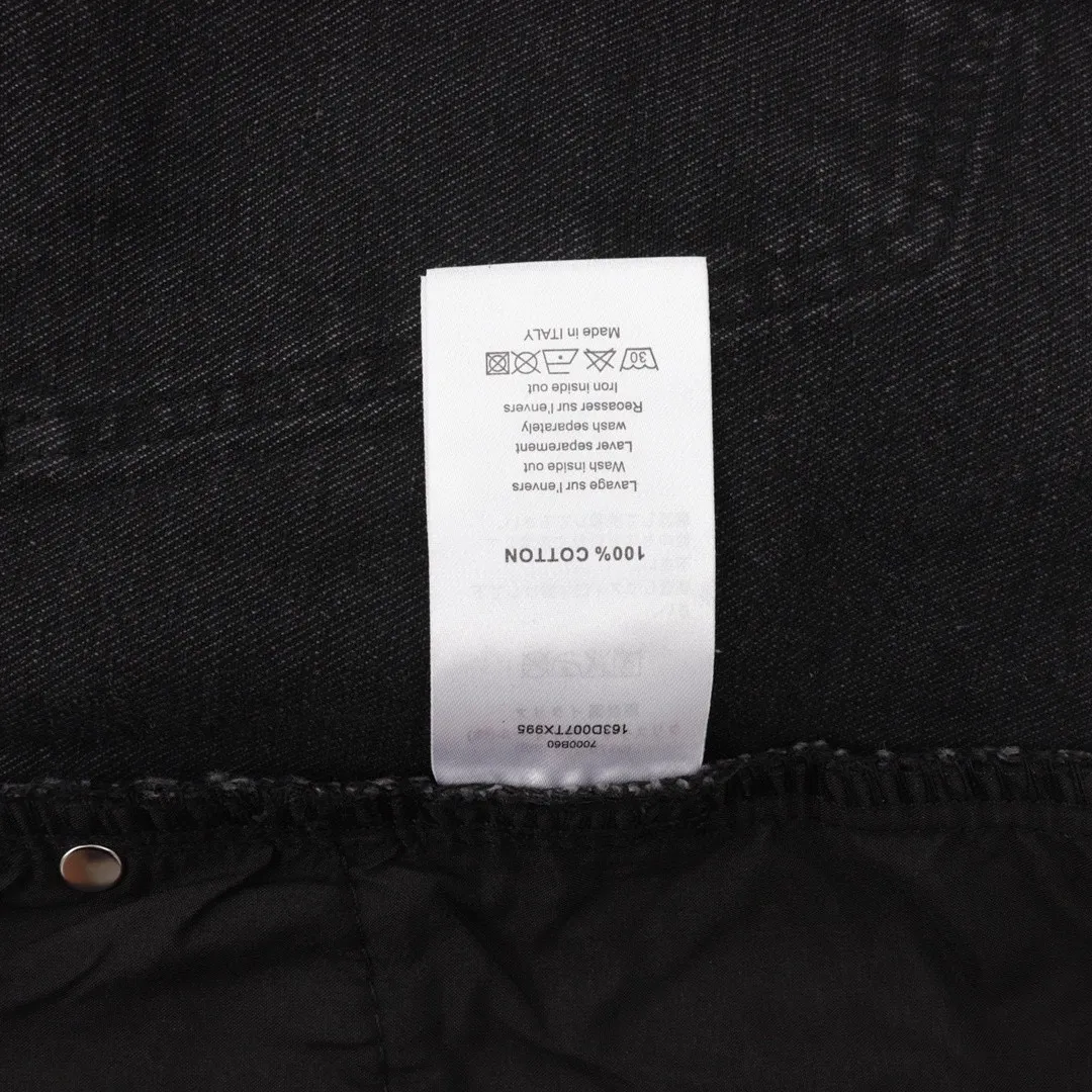 P210 Top version (black pants and white leather) Top version Chrome Hearts jeans with leather and black denim. It is known that chromehearts jeans will use vintage Levis jeans as the base plate for creation. They usually add their own unique silver buckles and silver ornaments, plus leather embellishments. This is what doubles the value of these vintage jeans, because the base plate is Vintage jeans, the jeans themselves have become very soft and comfortable after years of baptism, which can be distinguished from ordinary jeans. Regarding the size, you should also refer to the pants data. Style number: 1253# Color: black pants and white leather Size: 28 30 32 34 28 Waist 86 Hips 100 Pants length 102 30 Waist 90 Hips 104 Pants length 104 32 Waist 94 Hips 108, pants length 106 34, waist 98, hips 112, pants length 110